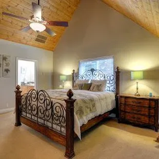 Ponderosa Pine Room