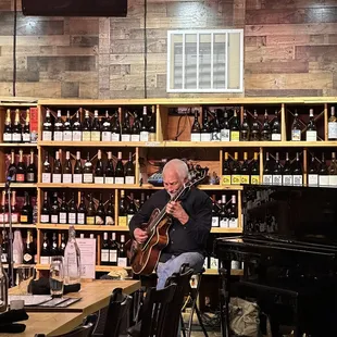 Guitarist Frank Kohl jamming early in the evening