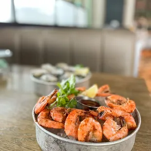 a bowl of shrimp and oysters