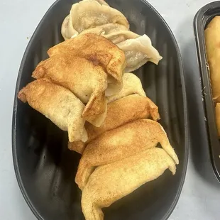 Pan-fried Dumplings (10) $4