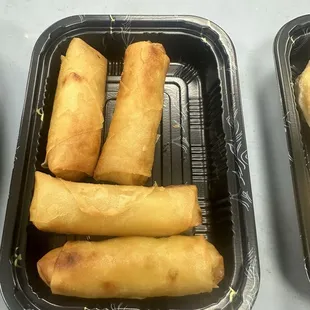 Spring roll (4)$4