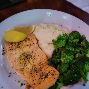 The lemon pepper salmon with mashed potatoes and broccoli is so beyond bar food, it was really good.