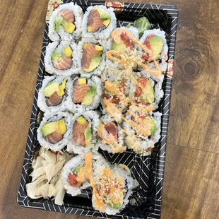 salmon mango avocado roll &amp; spicy tuna roll