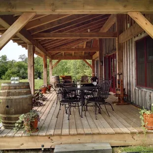 The front porch at the North Folk Winery vinsted.