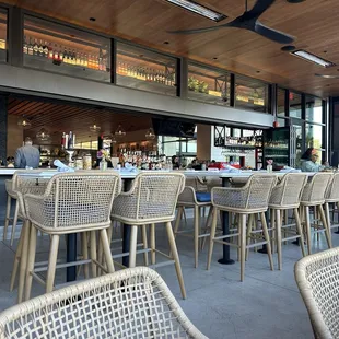 Patio side with the incorporated bar. Love this type of set up.