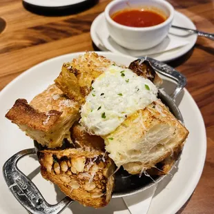 White Truffle Garlic Bread