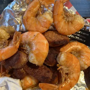 Boiled shrimp with sausage