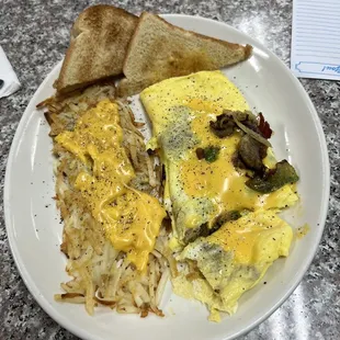 Deluxe omelette with hash brown with cheese
