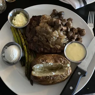 14 Oz ribeye dinner