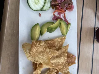 Pettit's Lakeview Bar and grill