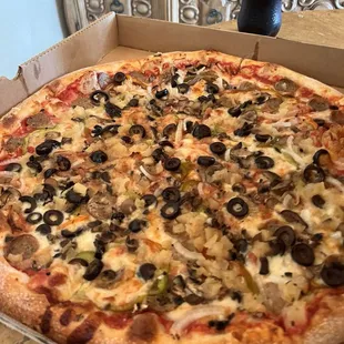 Pizza lots of toppings