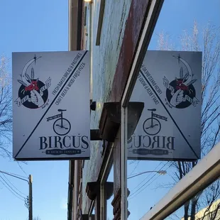a sign for bircus