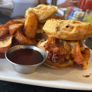 D CHICKEN &amp; WAFFLE SLIDERS