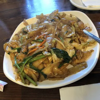 C1. Sliced Noodle with Braised Chicken