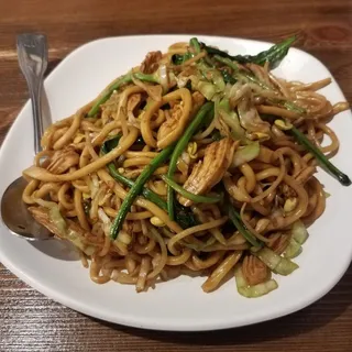 C3. Chicken Chow Mein