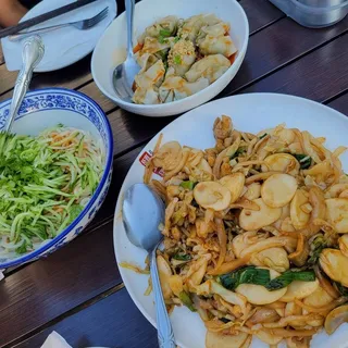 Chicken Wontons In Spicy Sauce