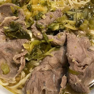 Pickled Peppers and Sauerkraut Beef Noodle Soup