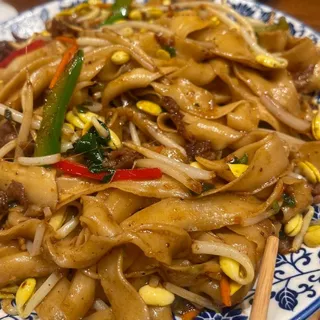 Stir-Fried Flat Noodle with Lamb