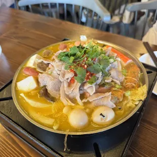 Golden Soup Beef Hot Pot