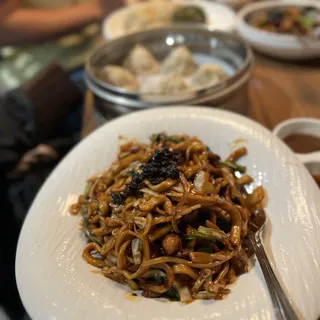 Lao Gan Ma Fried Noodle with Chicken ()