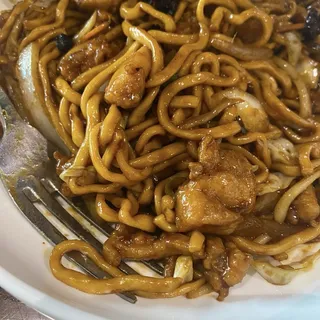 Lao Gan Ma Fried Noodle with Chicken ()