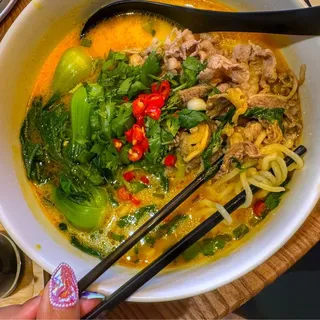 Golden Soup Beef Noodle