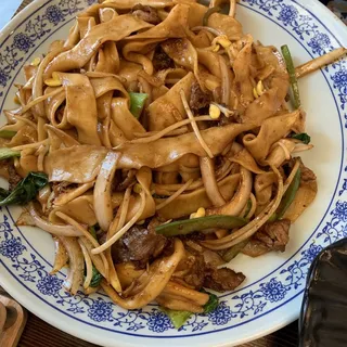 B8. Stir-Fried Flat Noodle with Lamb