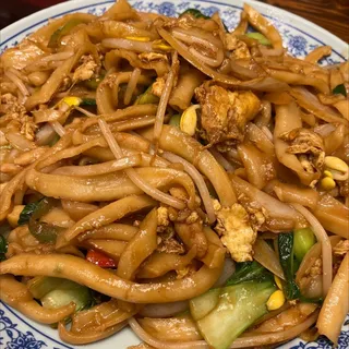 B7. Stir-Fried Sliced Noodle