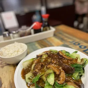 Black Mushroom w/ Bok Choy in Brown Sauce