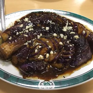 Northern Style Eggplant with Fresh Garlic on Top in Brown Sauce