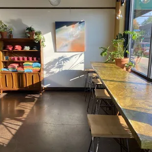 Lovely view of the street / great natural light