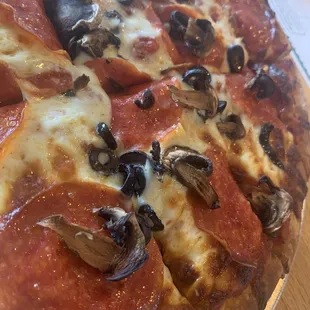 Pepperoni pizza, nice crust with cornmeal on the bottom.  Cheesy with light sauce.  Everyone at table was happy.