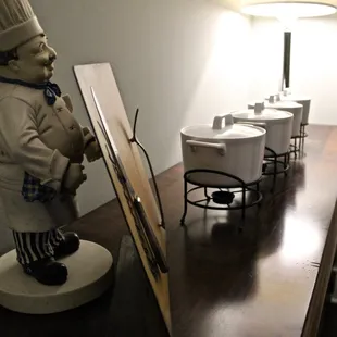 The kitchen wear is clean and sturdy. Felt very welcoming.