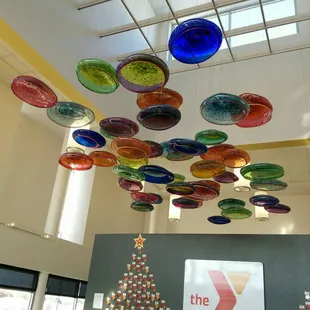 Are these Chihuly? Sure look like it, but at a Y? If so, very cool.