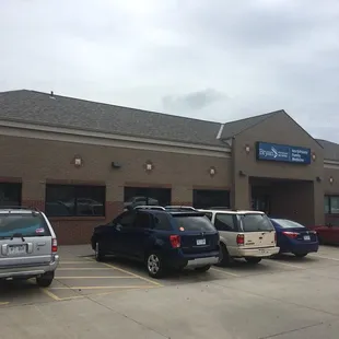 Main entrance on side of the building facing the fast food place. Back of the building is a realtor