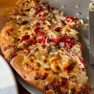 Creamy garlic chicken pizza