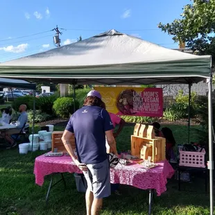 #www.likemomsonlyvegan #cookies #jacobhoffnerpark #beautifulday #northsidefarmersmarket