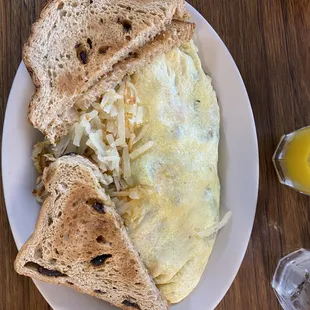 Western Omelette and Raisin Toast