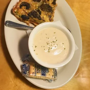 Veggie quiche and cauliflower cream soup