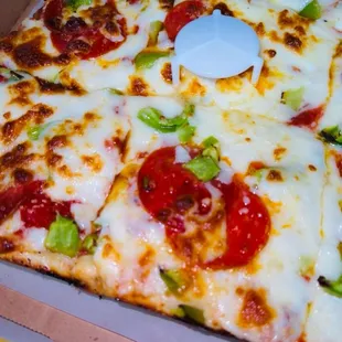 Medium 11"  pepperoni, green peppers