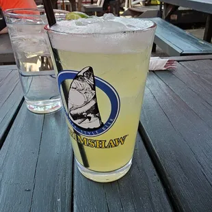 Pineapple creamy Marg and water service