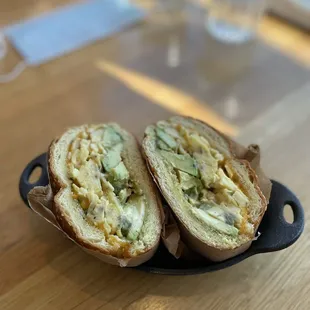 two halves of a sandwich on a plate
