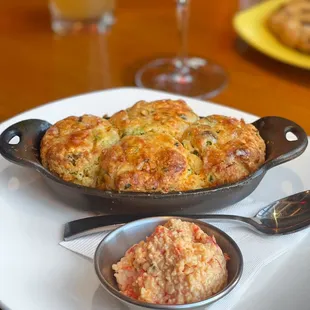 Iron skillet cheddar herb biscuits | Instagram: slimthiccarbs