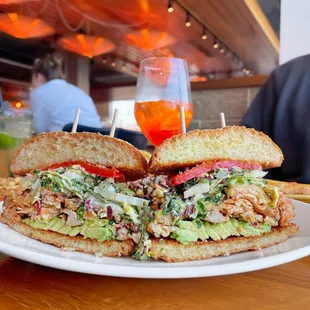 Chicken avocado sandwich | Instagram: slimthiccarbs