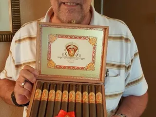 Lucas Pipe & Tobacco