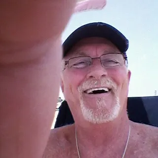 Tom R.
