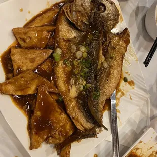 a plate of fried fish with sauce