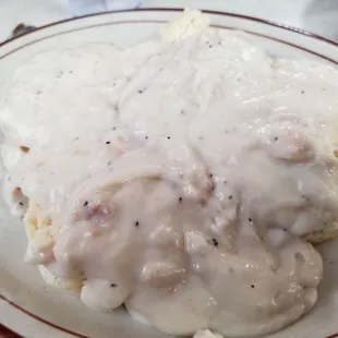 Stopped in for that down home dining experience.  Ordered two biscuits and gravy - covered the whole plate! Almost as good as home.