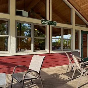 the outside of the restaurant