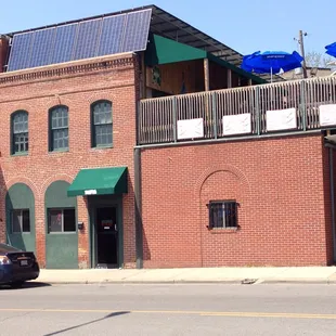 Solar Panels &amp; Roof Top Deck!!